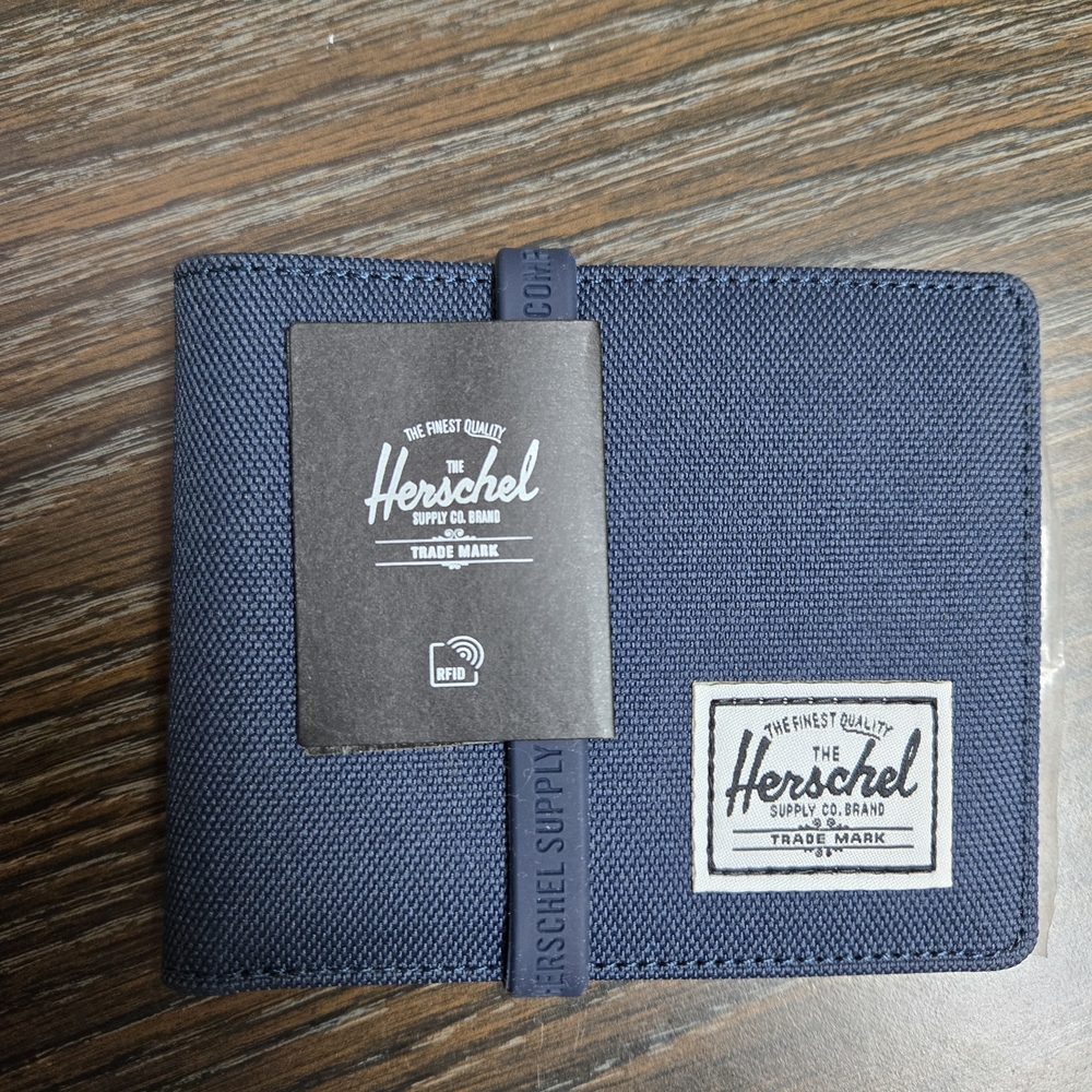 NEW Stylish Herschel Navy Tan Wallet  bi-fold with elastic band makes great gift